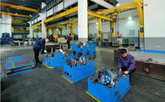 Precision Hot Runner Plastic Injection Mould Injection Mold Auto Parts